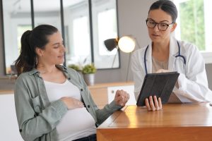 Entenda os riscos de uma gravidez tardia